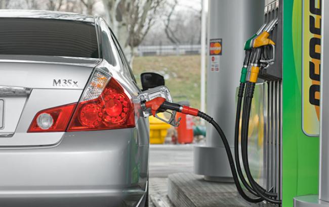 Цены на АЗС в Киеве 29 декабря снизились в среднем на 22-50 копеек