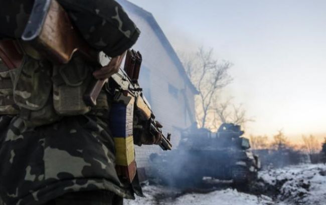 В результаті обстрілів бойовиків в зоні АТО поранені четверо українських військових