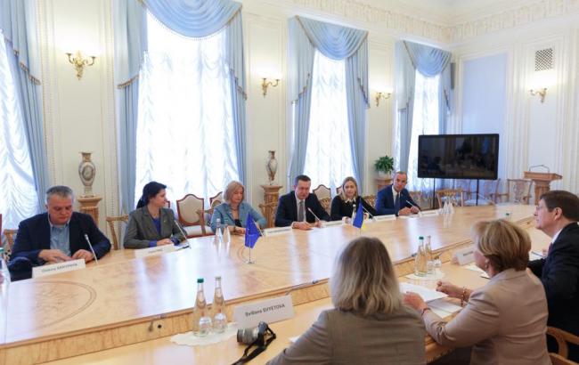 Украина просит президента ПА НАТО "повлиять на Венгрию"