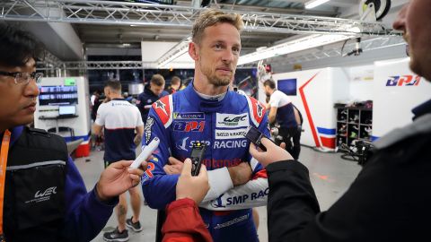 Легендарная конюшня Формулы-1 в юбилей забыла о чемпионе мира-2009: он отреагировал