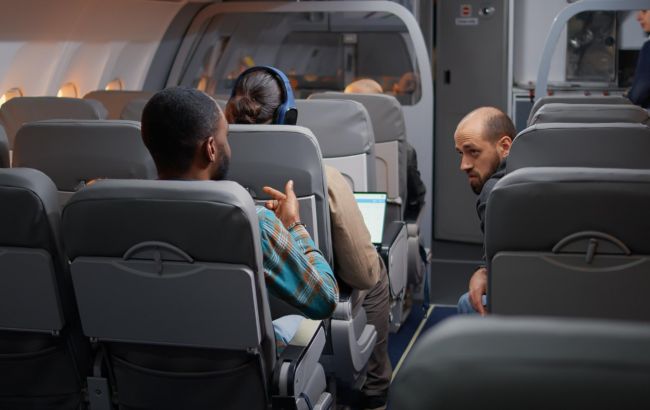 Стюардеса розповіла, в якому класі літака сидять найскандальніші пасажири