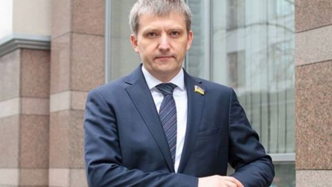 Строительство аэропорта в Днепре: нардепа Демченко уличили в лоббировании "Альтис-констракшн"