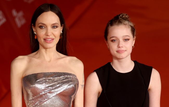 Стала настоящей красавицей: старшая дочь Анджелины Джоли и Брэда Питта отправилась на шопинг в мини-шортах