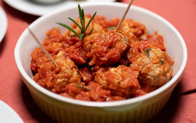 Кулінар розповів, як приготувати смачні тефтелі, що не розпадаються