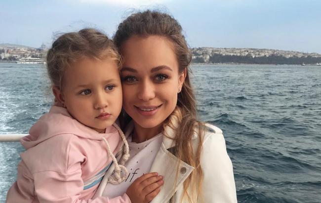 Яна Соломко розповіла, як привчає доньку до самостійності