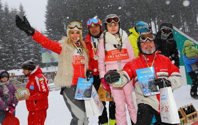 В Буковеле узнали, кто из украинских звезд лучше катается на лыжах