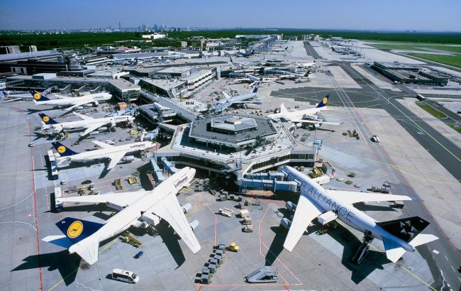 Аеропорт Франкфурта відновив роботу, загроза вибуха виявилася хибною