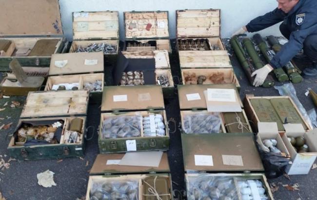 В Луганской области обнаружен большой арсенал оружия и боеприпасов