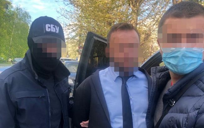 Депутата райради та голову ОТГ Київської області затримали за підозрою в шахрайстві