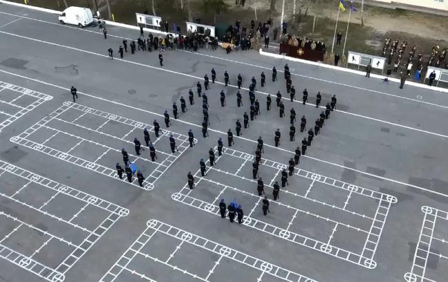 Почетный караул Нацгвардии устроил зрелищное выступление