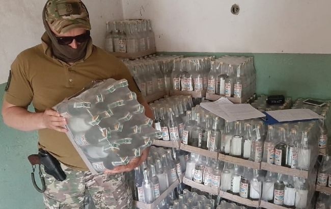 В районе ООС обнаружили подпольный склад с поддельным алкоголем