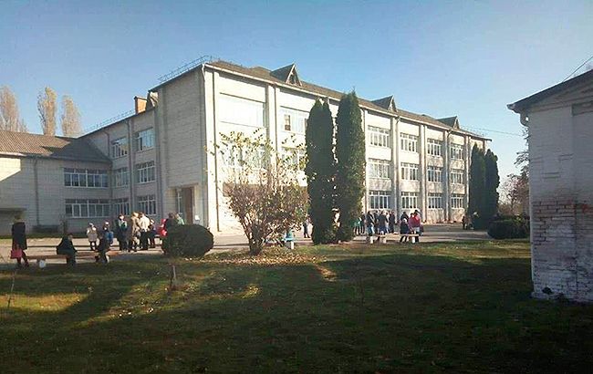 У школі Київської області підліток розпилив перцевий газ, дев'ять осіб в лікарні
