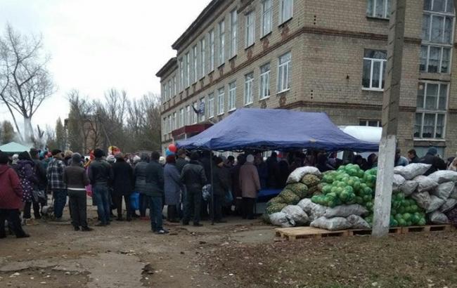 На "виборчих дільницях" на Донбасі організували пункти з продажу дешевої їжі, - СБУ
