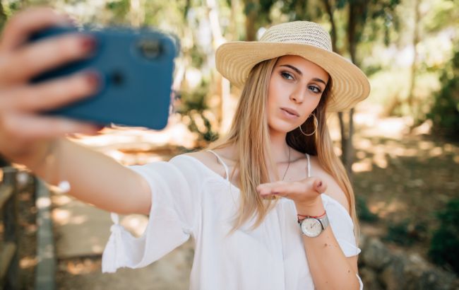 Как правильно позировать на фото: простые трюки от фотографов