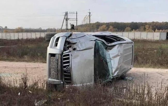 У Київській області неповнолітній водій загинув у ДТП, є поранені