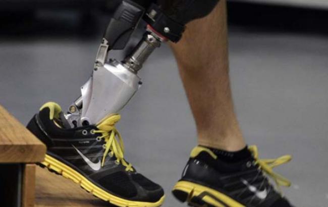 Порошенко поручил обеспечить протезирование 12 военных за границей