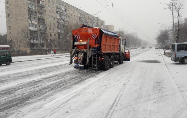 В Киеве из-за снегопада общественный транспорт ходит не по графику
