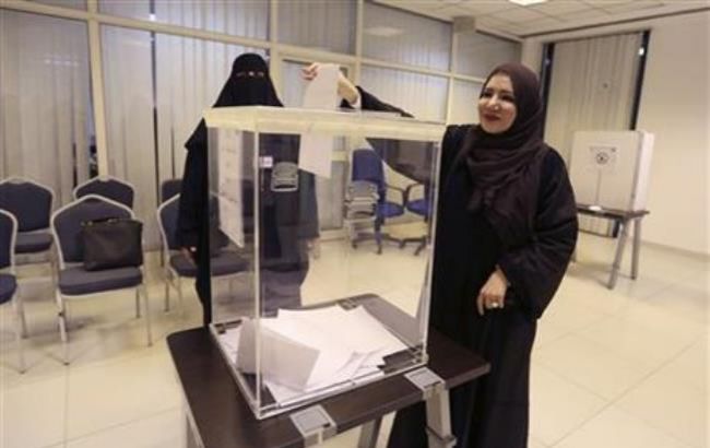 Уперше в історії жінки беруть участь у виборах у Саудівській Аравії