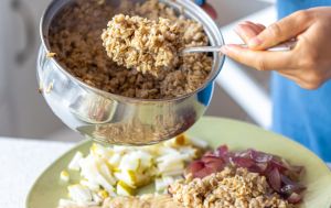 Ніколи не робіть це, коли готуєте вівсянку: результат розчарує