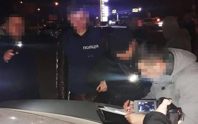 В Николаеве на взятке задержали чиновника горсовета
