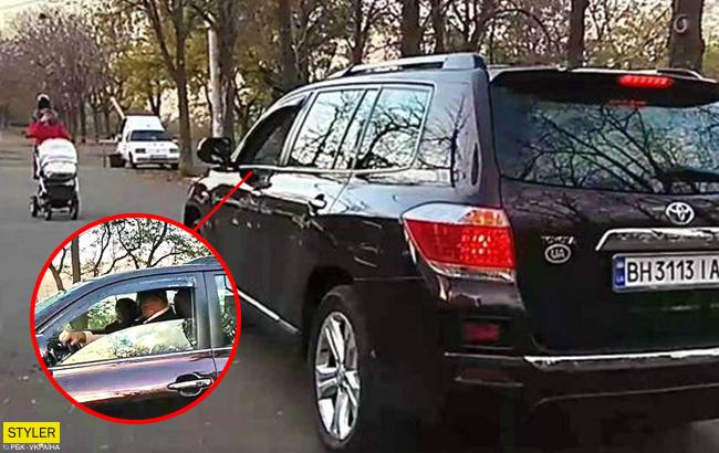 В Одессе двое неизвестных катались на джипе по пешеходной зоне, чем пугали людей
