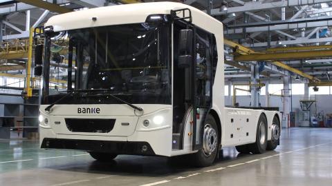 В Україні представили першу електровантажівку