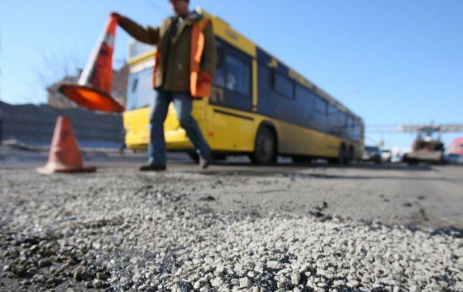 У Києві буде частково обмежено рух транспорту на Набережному шосе