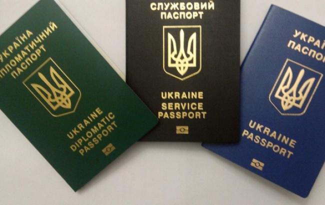 В Украине сегодня начинают оформлять биометрические паспорта