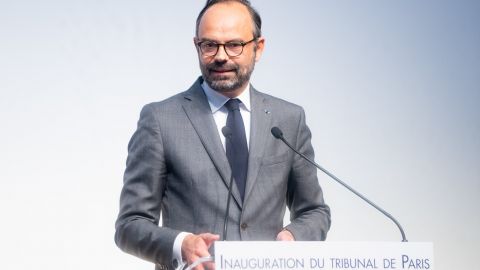 Премьер Франции подал в отставку