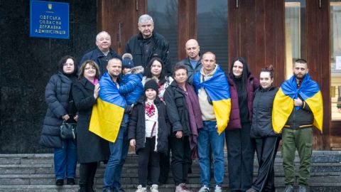 В Одессу прибыли украинские моряки, которых вернули из плена хуситов