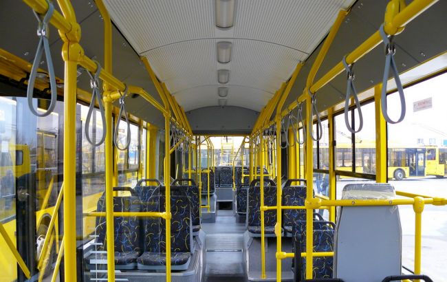 В Киеве в троллейбусе избили журналистку