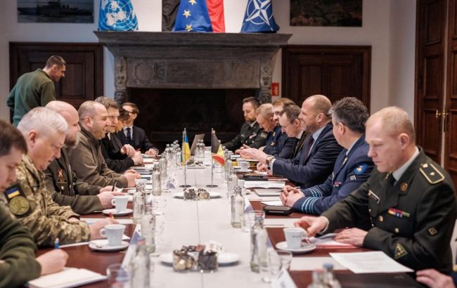 Подготовка пилотов F-16 и производство ПВО: Умеров встретился с министром обороны Бельгии