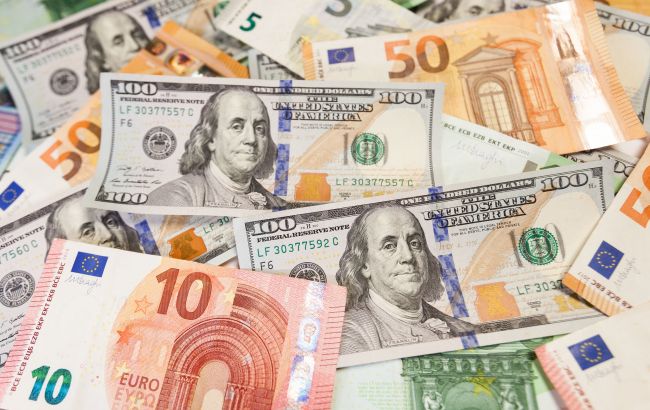 НБУ опустил официальный курс евро ниже 30 гривен