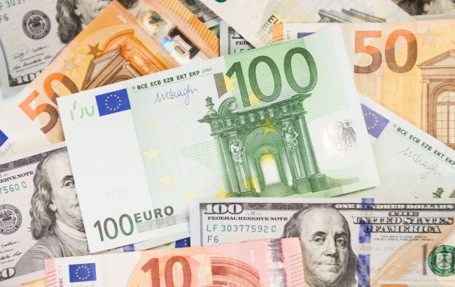НБУ поднял официальный курс евро до психологической отметки