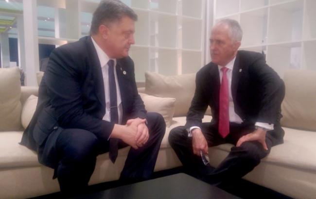 Порошенко обсудил с премьером Австралии создание трибунала по Boeing-777