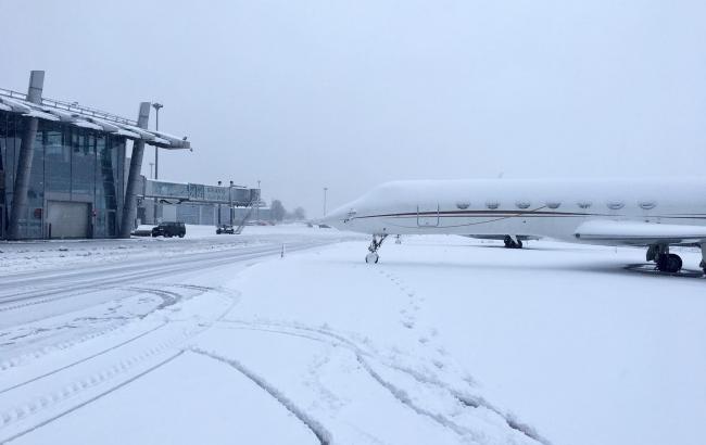 В аэропорту "Киев" рассказали о ситуации с рейсами в условиях снегопада