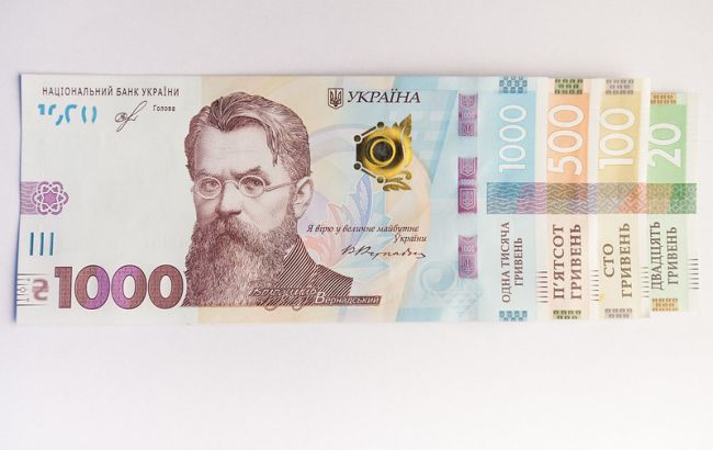 Большинство украинцев согласны на зарплату "в конвертах"