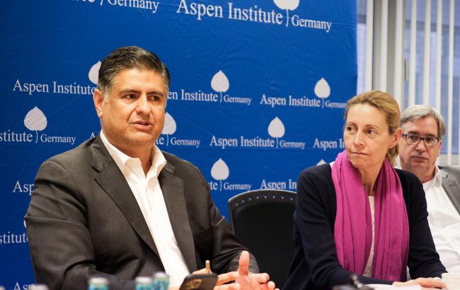 Ексрадника Трампа покликали на роботу до підсанкційного "Лукойлу", - Politico