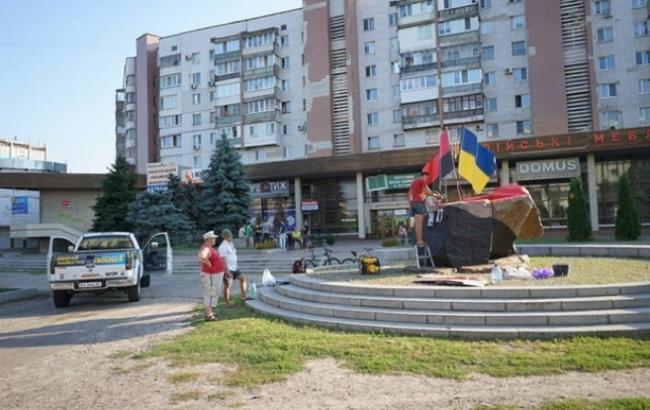 У Черкасах встановили пам'ятник Бандері і Шухевичу