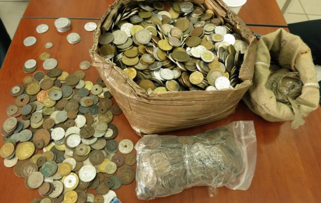 Прикордонники запобігли контрабанді старовинних монет в Одеській області