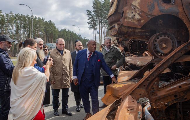 Духовний радник Трампа відвідав Бучу та Ірпінь: що його вразило