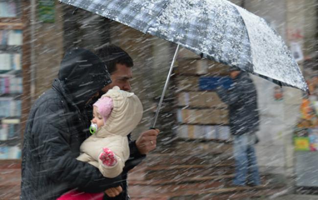 Погода на завтра: на большей части Украины мокрый снег, температура от -5 до +5