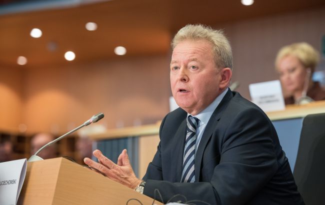Єврокомісар виступає за продовження заборони на постачання зерна з України після 15 вересня