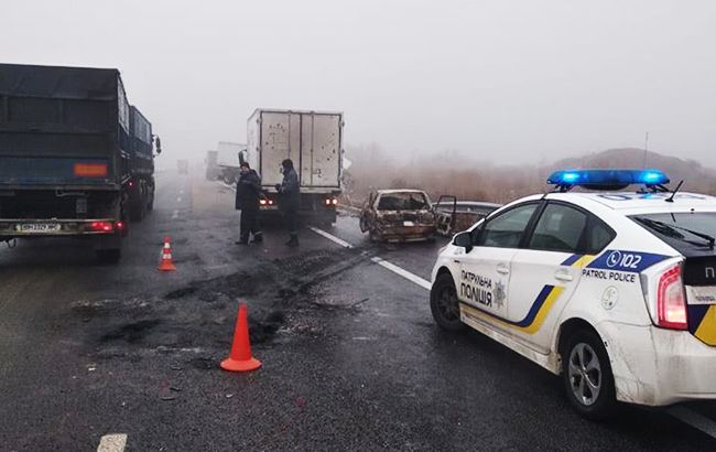 На трасі Київ-Одеса пасажирський автобус з'їхав у кювет