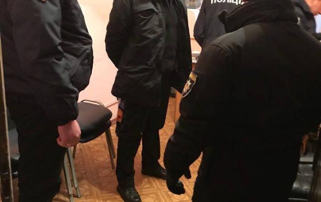 Завершено слідство щодо поліцейських, які "кришували" злодіїв на київському вокзалі