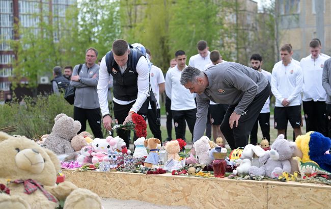 "Шахтер" почтил память жертв российского удара по Кривому Рогу