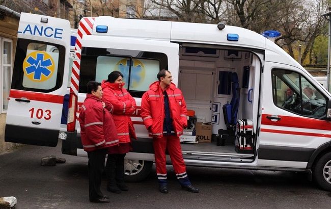 В Житомирі рекламний банер обрушився на дітей