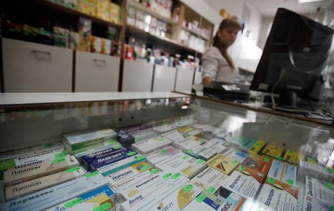 Жители Крыма лечатся вином из-за отсутствия лекарств в аптеках