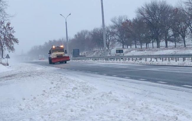 "Укравтодор" розповів про ситуацію на трасах після снігопадів