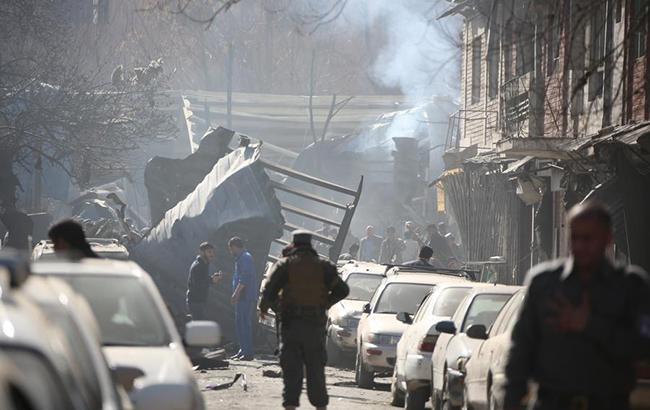 В центре Кабула произошло три взрыва